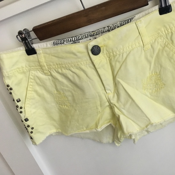 Daytrip Capricorn Yellow Shorts - Picture 7 of 7